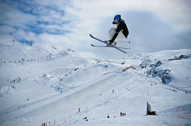 SnowZone_Snowpark_Freeskier_print620