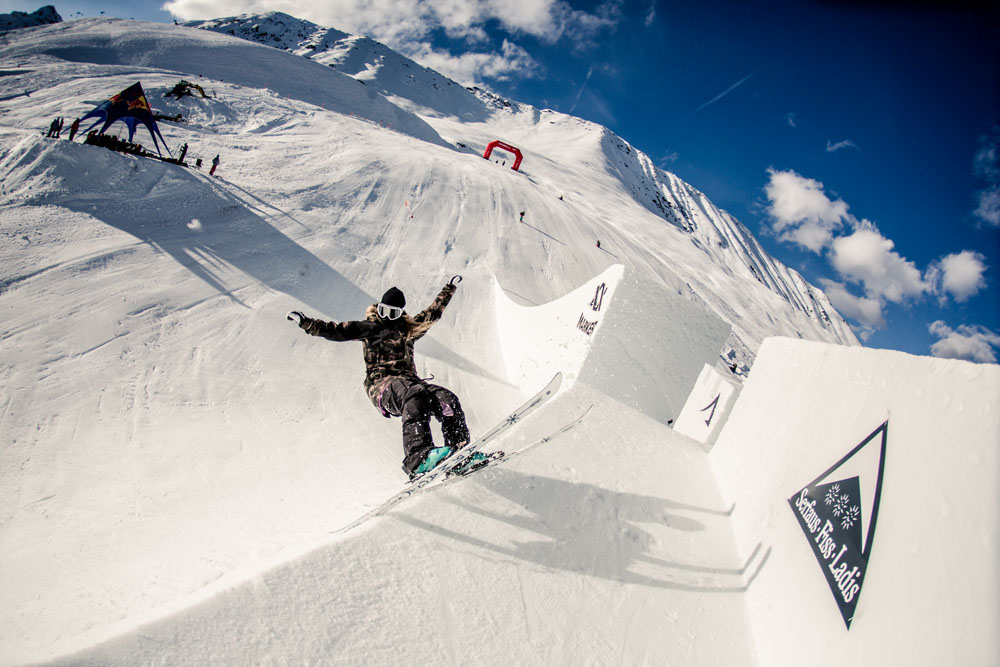 Maude_Raymond2_NineQueens_by_Schoech_small