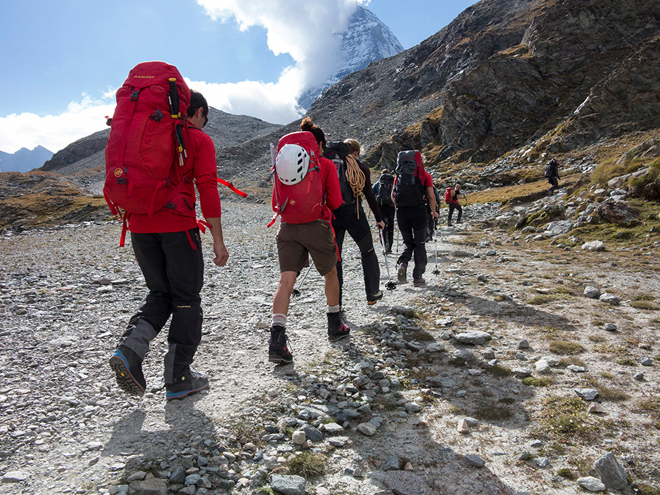 HANDOUT - Aufstieg des Keyvisual Teams zur Hoernlihuette am Dienstag, 16. September 2014, oberhalb von Zermatt.
(PHOTOPRESS/MAMMUT/PETER ERNI)