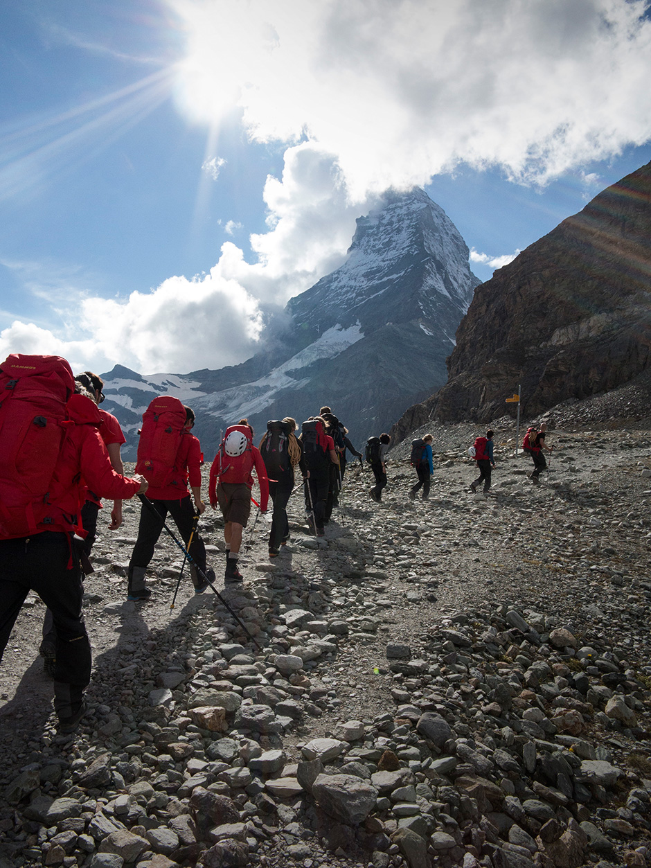 HANDOUT - Aufstieg des Keyvisual Teams zur Hoernlihuette am Dienstag, 16. September 2014, oberhalb von Zermatt.
(PHOTOPRESS/MAMMUT/PETER ERNI)