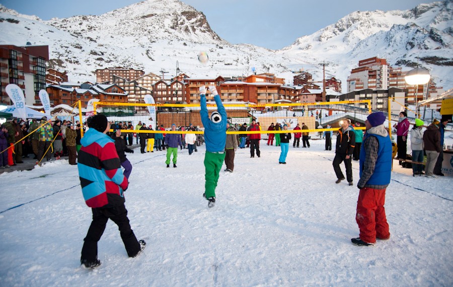 Snow Volleyball Session