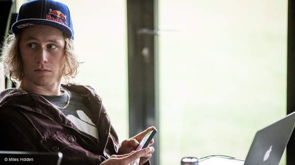 th_93218ea6e94bc41d5f368669690bb3c0_2012_RedBull_P_MilesHolden_R_RussHenshaw_L_WanakaSnowPerformanceCamp_06