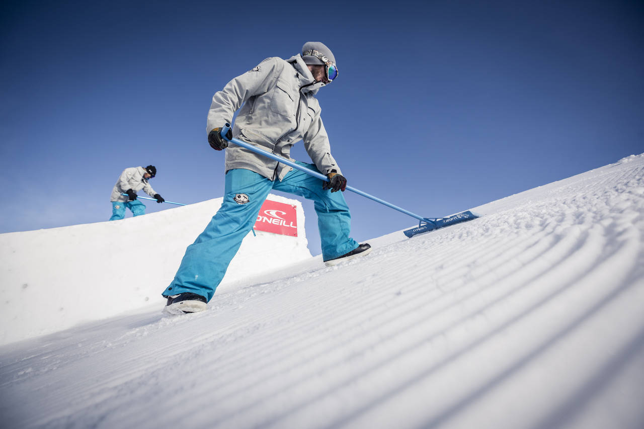 for further information please contact michael.putz@qparks.com, info@rolandhaschka.com