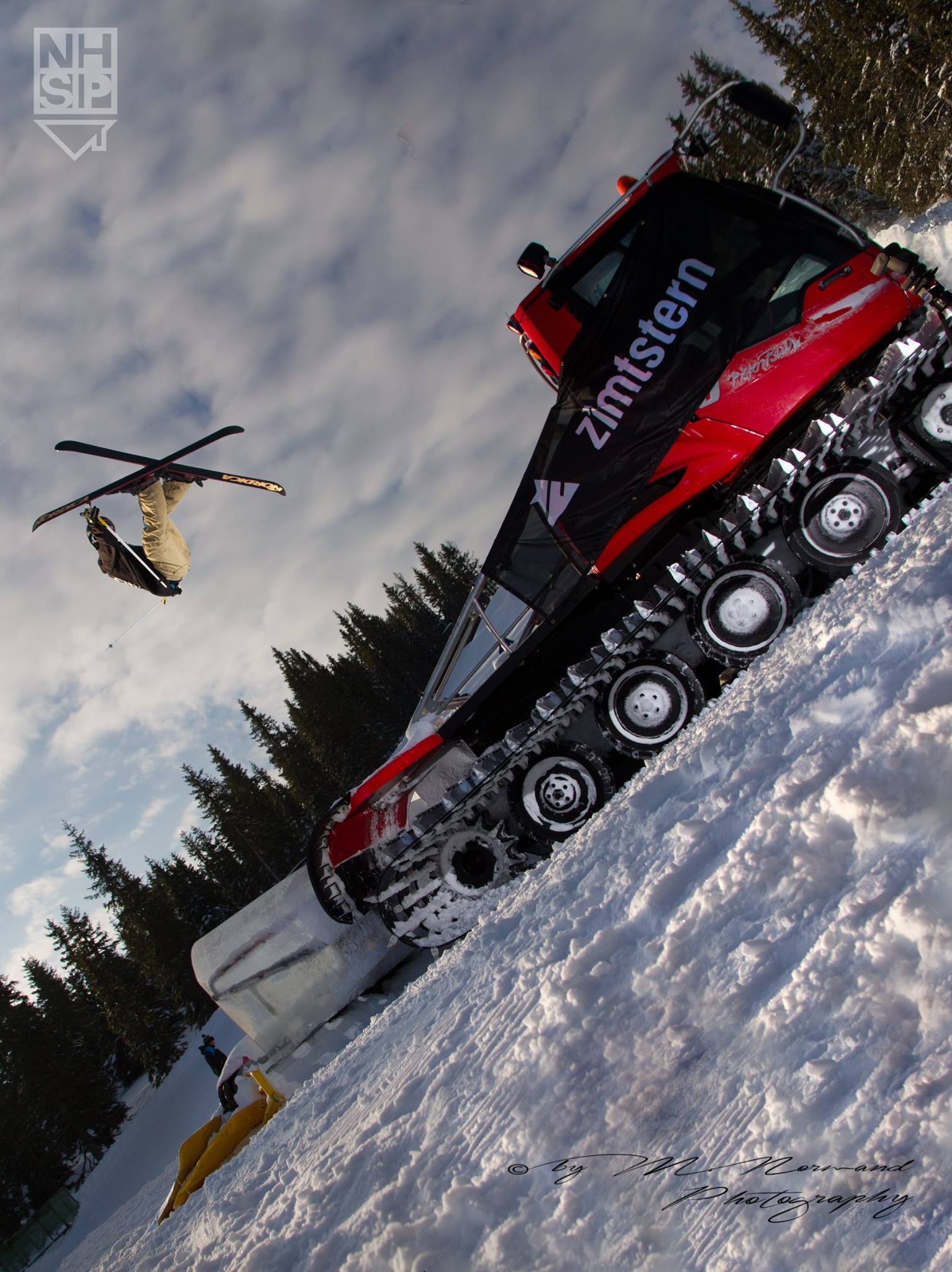 11044556_1060970190586838_60010773592315943_o