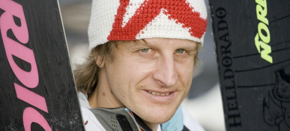 Stefan Häusl performing THE BLUE STEEL