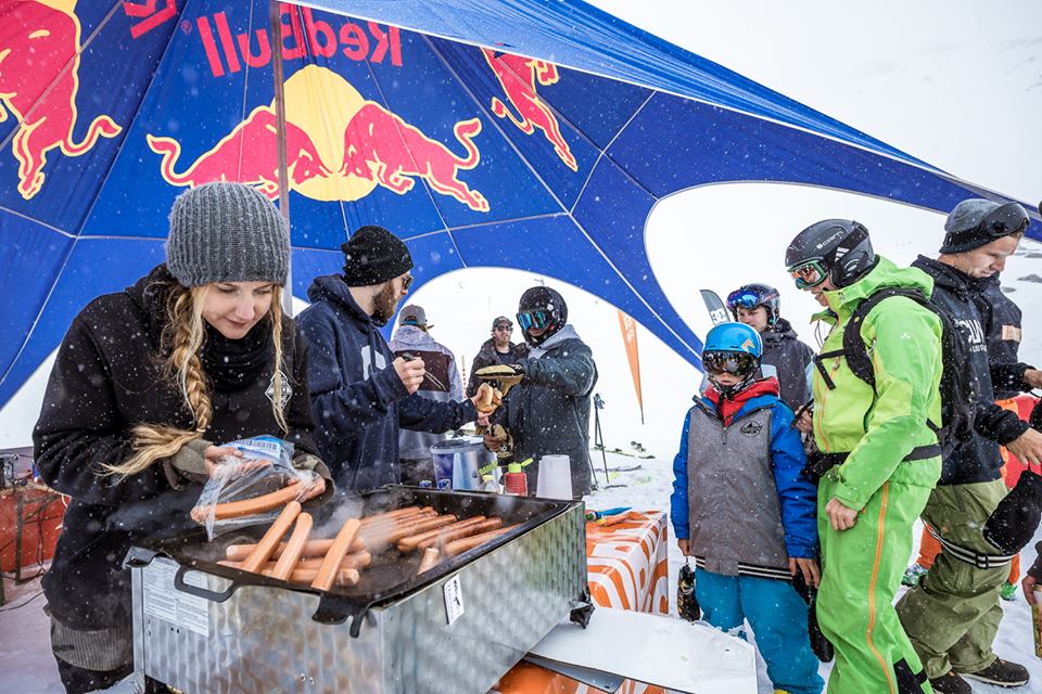 11209426_946893021999909_6817021950285663060_n