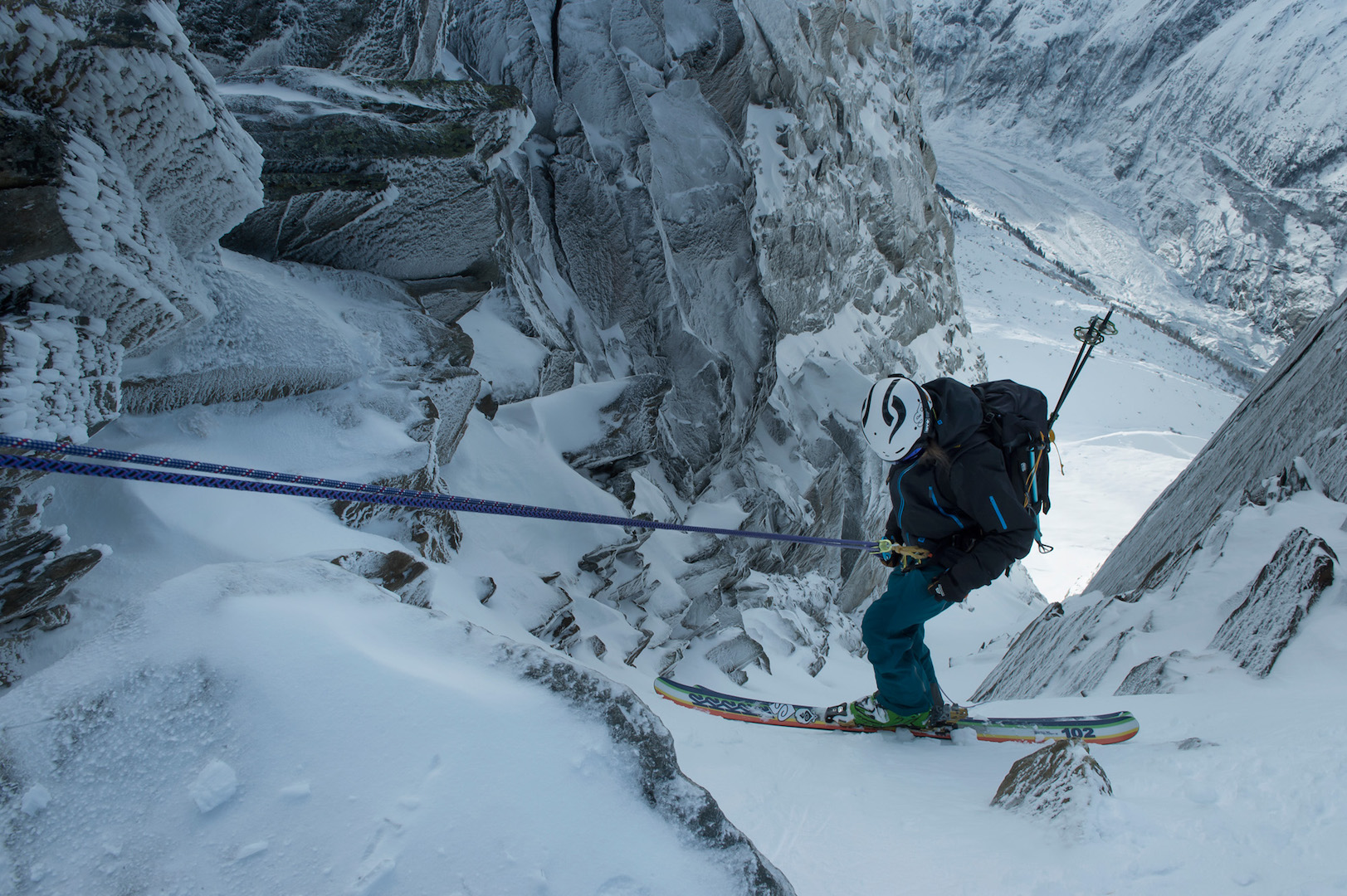 Der Grimnir Helm überzeugt durch Sicherheit in allen Situationen. Credit: Johan Wildhagen