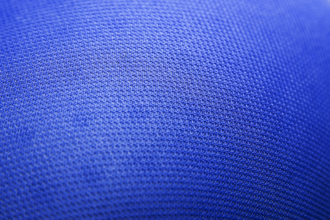 Schlichtes und wasserabweisendes Finish des FLEX Helmet