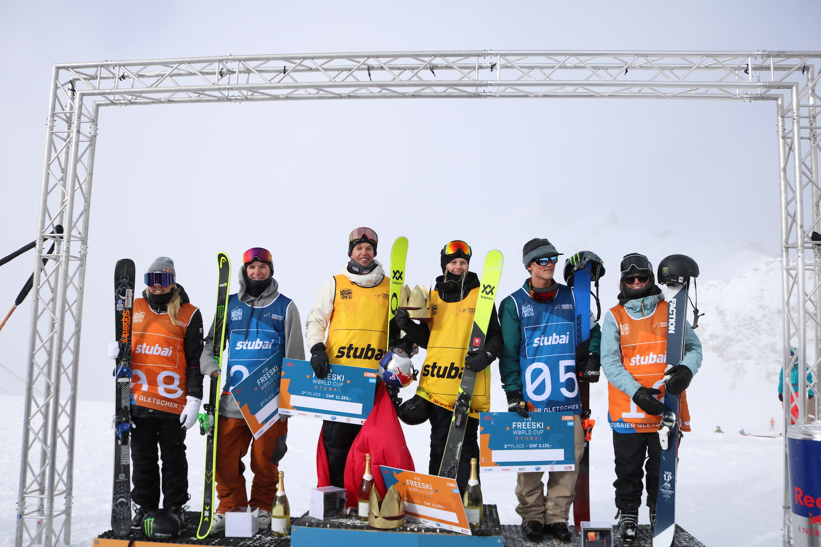 Die Sieger: Platz 3 (rechts) Caroline Claire und Colby Stevenson; Platz 2 (links) Katie Summerhayes und Evan McEachran; Platz 1 Jennie-Lee Burmansson und Øystein Bråten