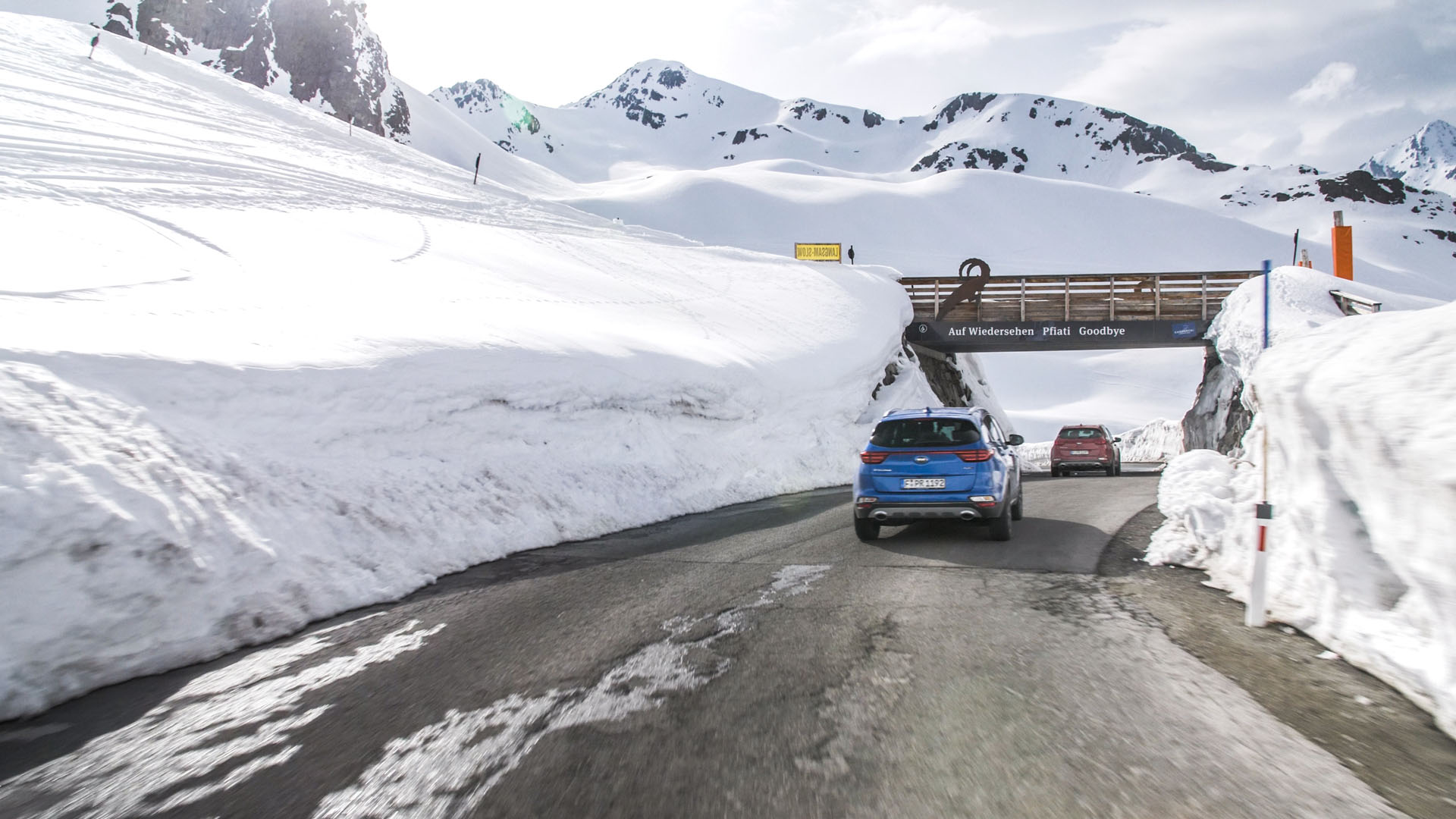 Die Kaunertaler Gletscherstraße war die ultimative Location, um die Fahrperformance des neuen Kia Sportage GT zu testen. credit: Steffen Vollert