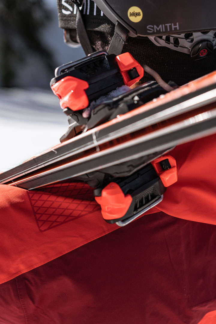 Die Patches auf der Schulter sorgen für eine Langlebigkeit der Jacke.