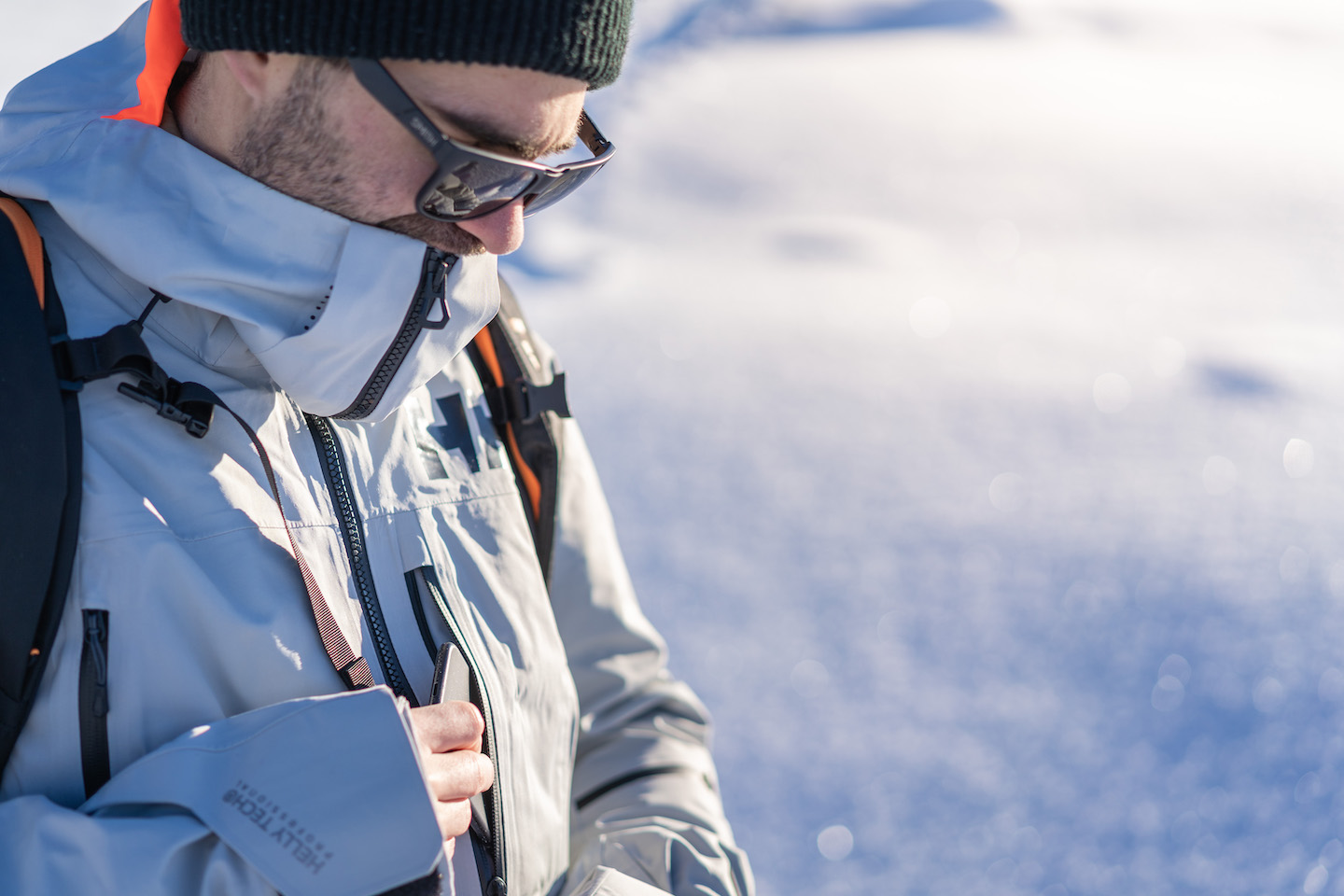 Die extra isolierte Life Pocket + sorgt für genügend Handyakku auf langen Touren.