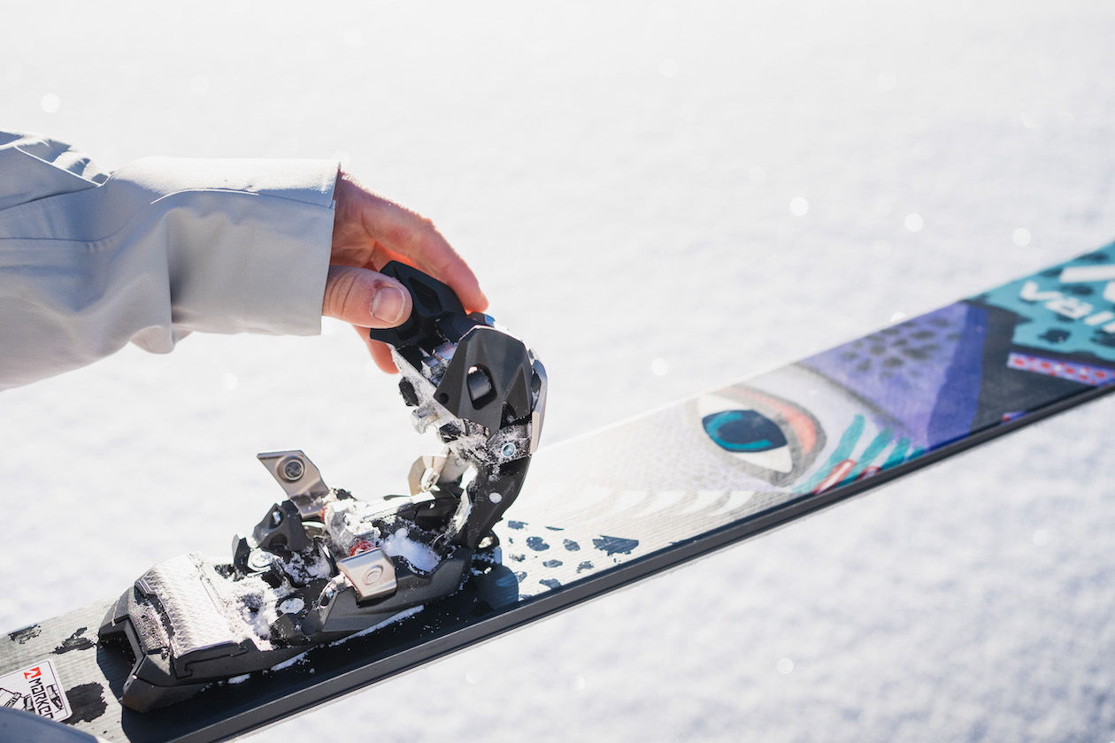 Anschließend kann der Vorderbacken nach vorne geklappt werden...