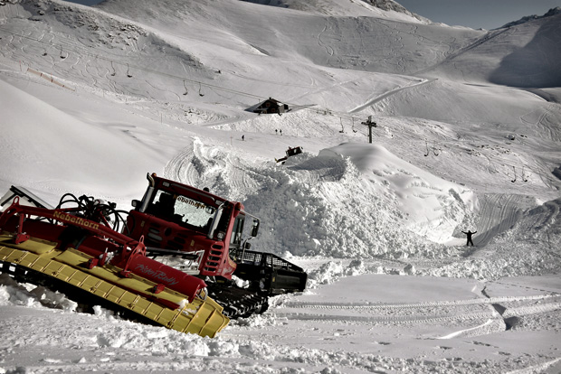 Schneearbeiten-Halfpipe-Nebelhorn©PipeAid