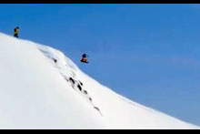 Der Oxbow-Teamrider JP Solberg beim Freeriden in Kamtschatka