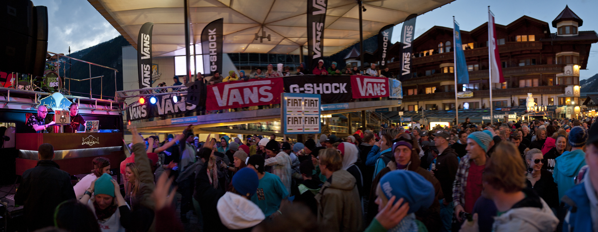 Streetparty  overview shot wax wreckaz