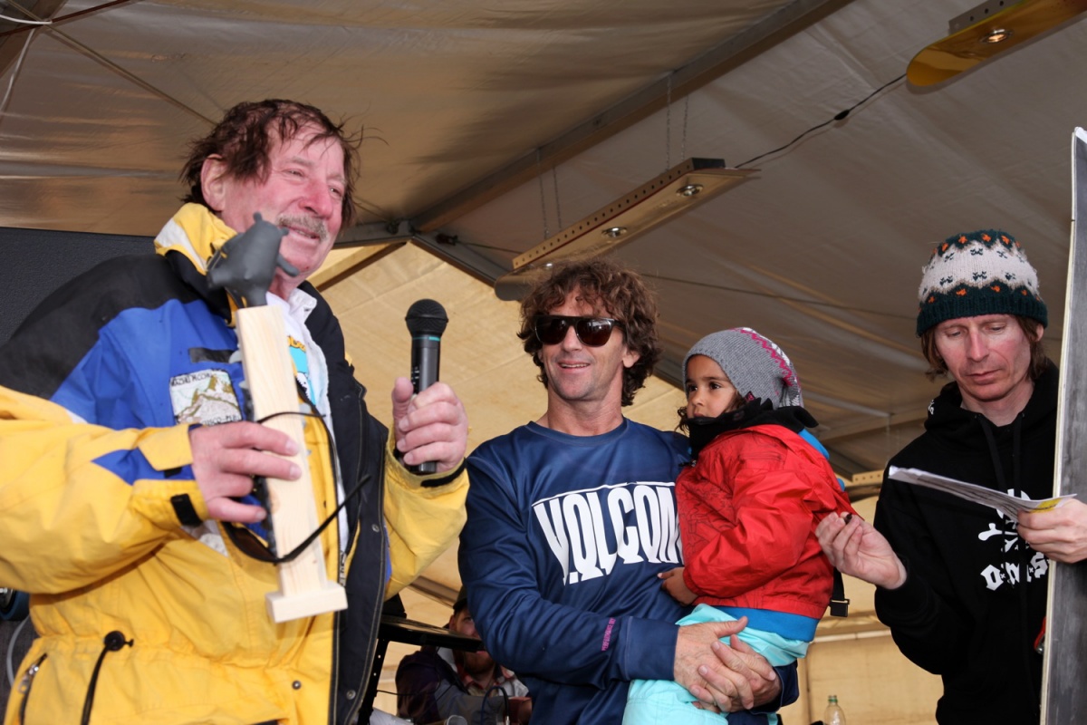 th_93218ea6e94bc41d5f368669690bb3c0_LBC-2012_24_pricegiving-oldest-rider-men