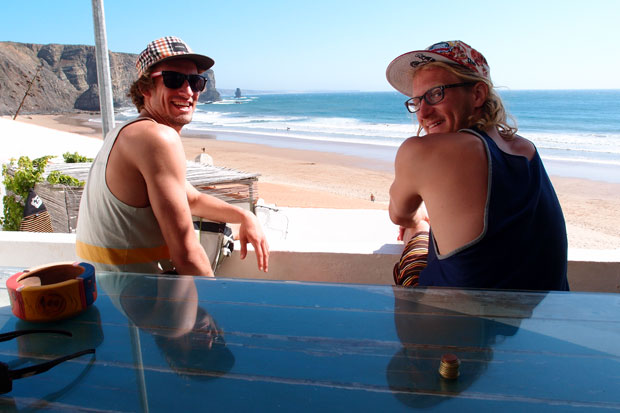 Felix und Björn genießen den Ausblick.