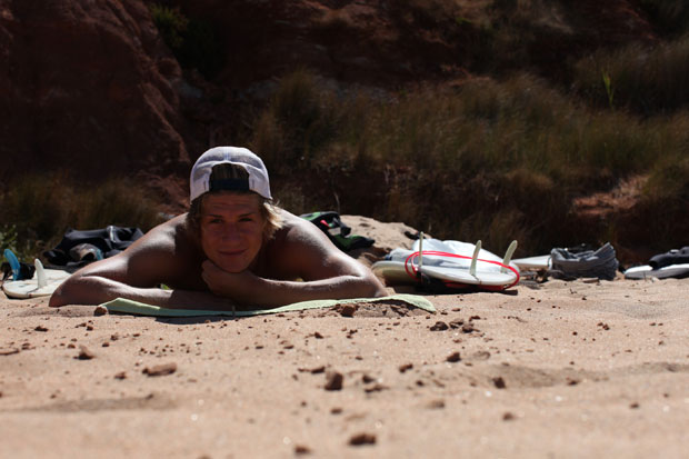 Clemens kümmert sich um seinen Teint.