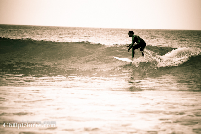 Matthias auf einer rechten Welle am Zavial Beackbreak