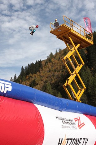 th_93218ea6e94bc41d5f368669690bb3c0_HintertuxOpening13_Bagjump