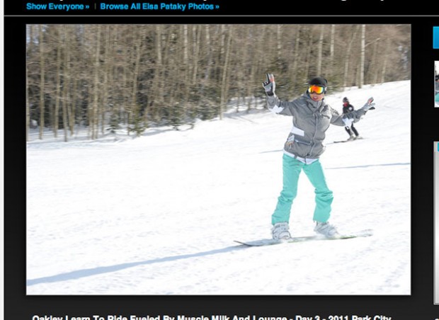 Quelle: http://www.zimbio.com/pictures/h9uTyZb2hVY/Oakley+Learn+Ride+Fueled+Muscle+Milk+Lounge/zhgjjfuU6iY/Elsa+Pataky