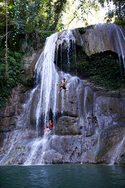 Ich kann noch immer nicht glauben, wie Billy an diesem Cliff abgegangen ist! Ein fetter Drop an einem schönen Spot!