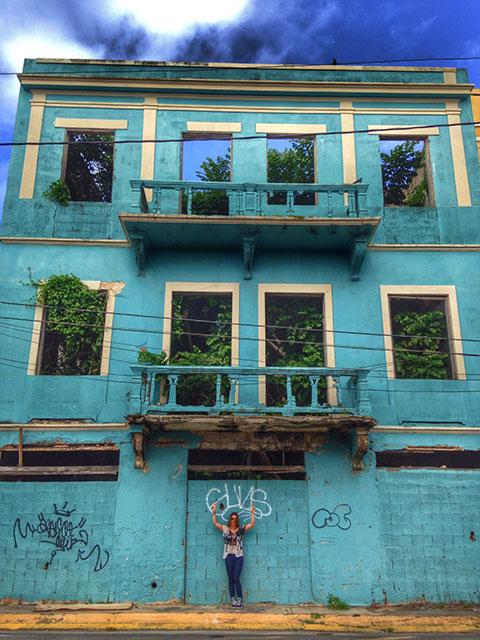 Dieses Haus war atemberaubend! Menschen haben es gebaut, Mutter Natur hat sich um die Inneneinrichtung gekümmert...