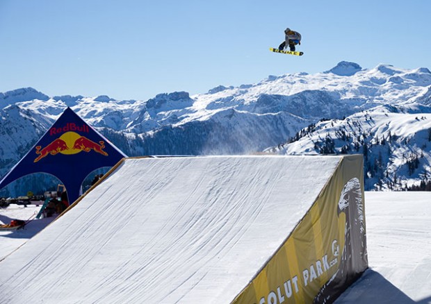 Das wichtigste zuerst: Kevin Backströms Arm hielt. Der Schwede, der sich in en vergangenen Jahren mit zahlreichen Verletzungen herumärgern musste, meldete sich beim Spring Battle im Contest-Zirkus zurück. Sein Fs 10 Double Shifty im Semi-Final entzückte die Crowd, reichte aber leider nicht ganz für