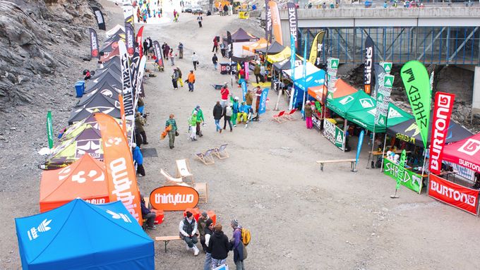 Events wie das Hintertux Opening sind immer ein gute Möglichkeit, um neueste Ausrüstung der Saison zu testen. Foto: Hintertux Bergbahn