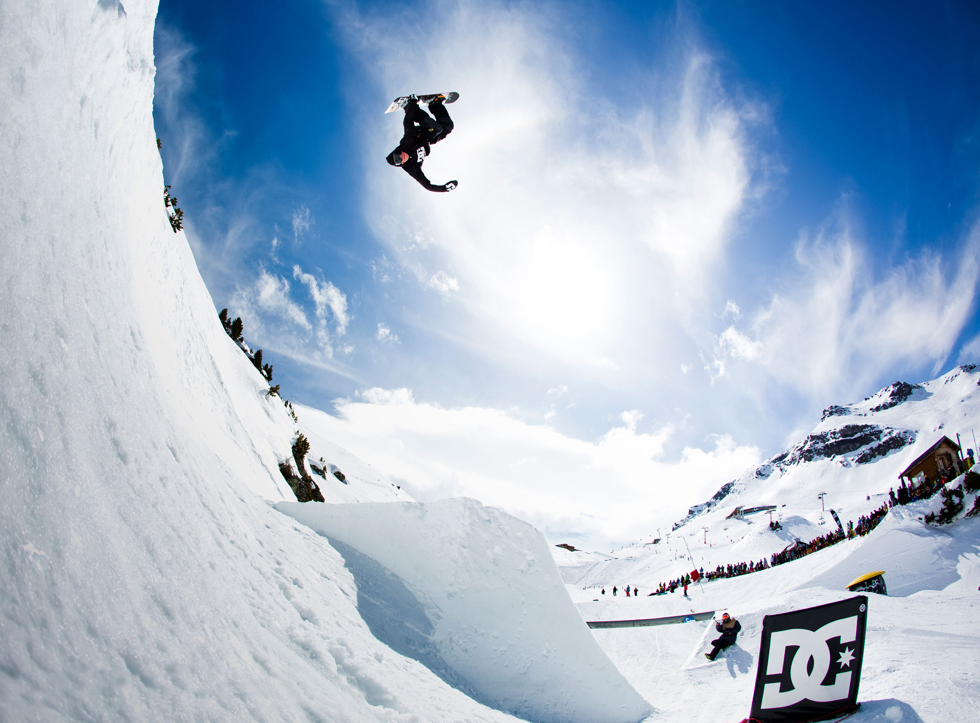 Mos Roisland sendet einen Corked Front 7 im speziell kreierten Setup in der DC Area 43 in Meribel-Mottaret.