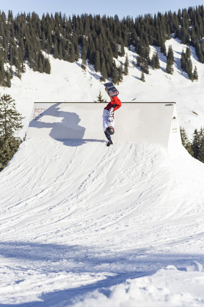 AG_GG_Opening_Action_017_LR