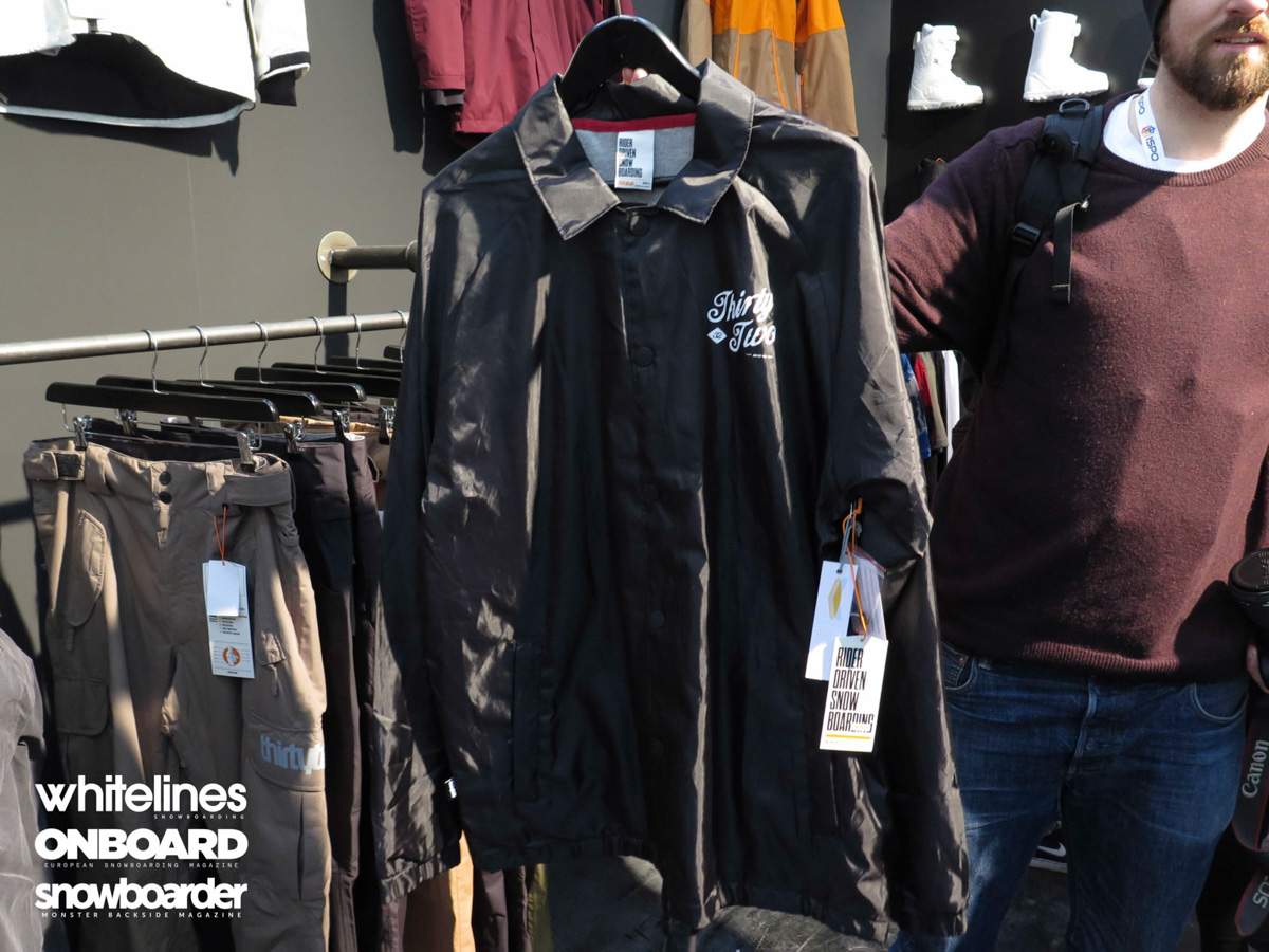 Thirty-Two-Kramer-Coach-Jacket-Black-2016-2017-ISPO