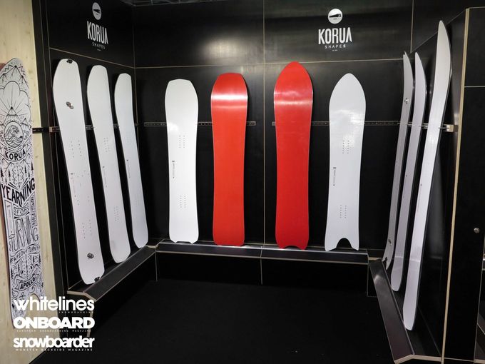 Korua-Snowboard-Red-Bases-2016-2017-ISPO