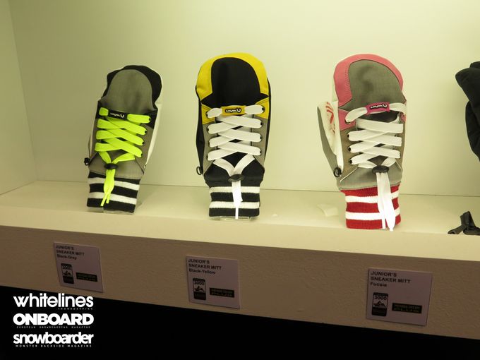 Level-Juniors-Sneaker-Mitt-Snowboard-Gloves-2016-2017-ISPO