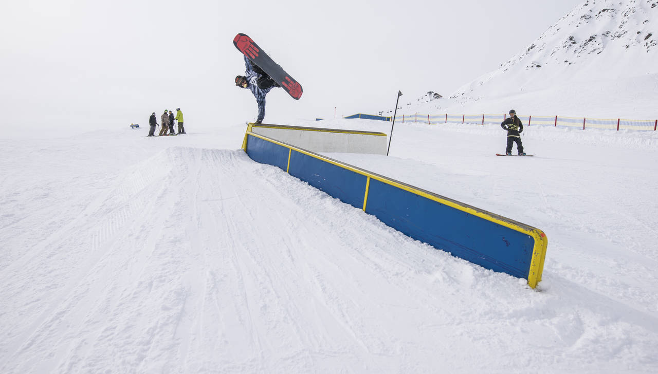 Fabian Fraidl hand drag to rail tech-ery. Photo: Florian Albert