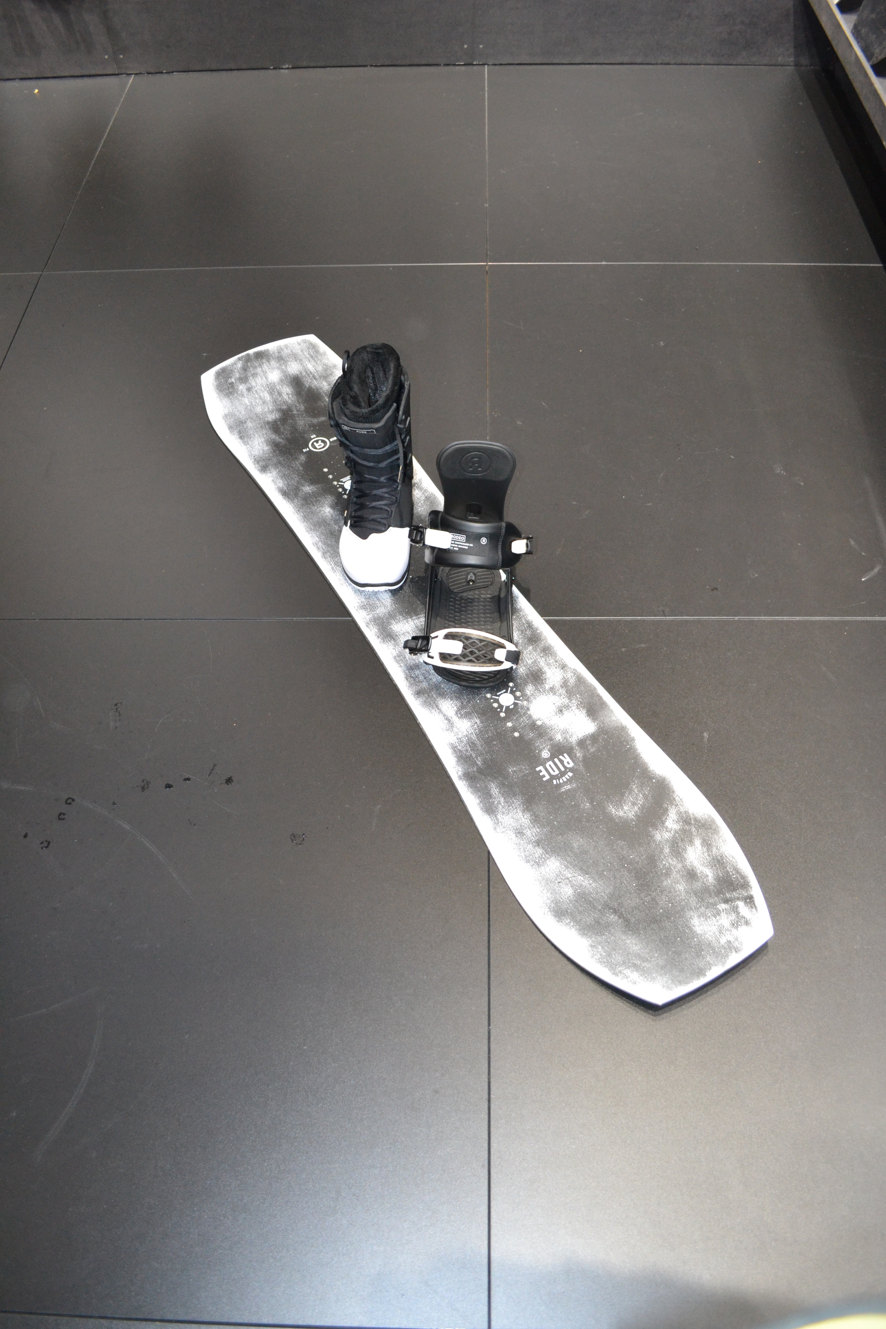 War Pig Snowboard, Rodeo Bindung und Fuse Boot 17/18