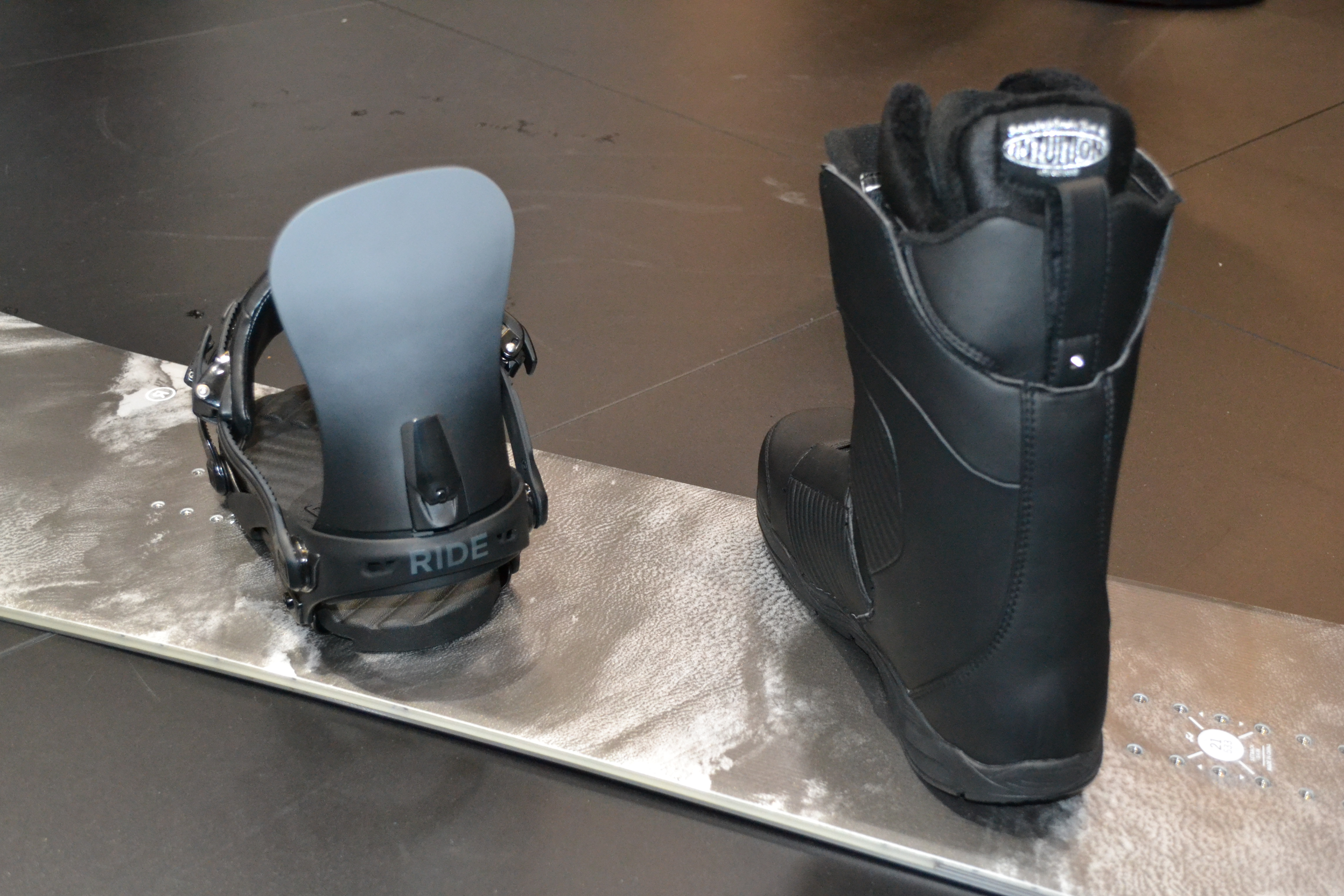 Hellcat Snowboard, Fame Bindung, Cadence Boot