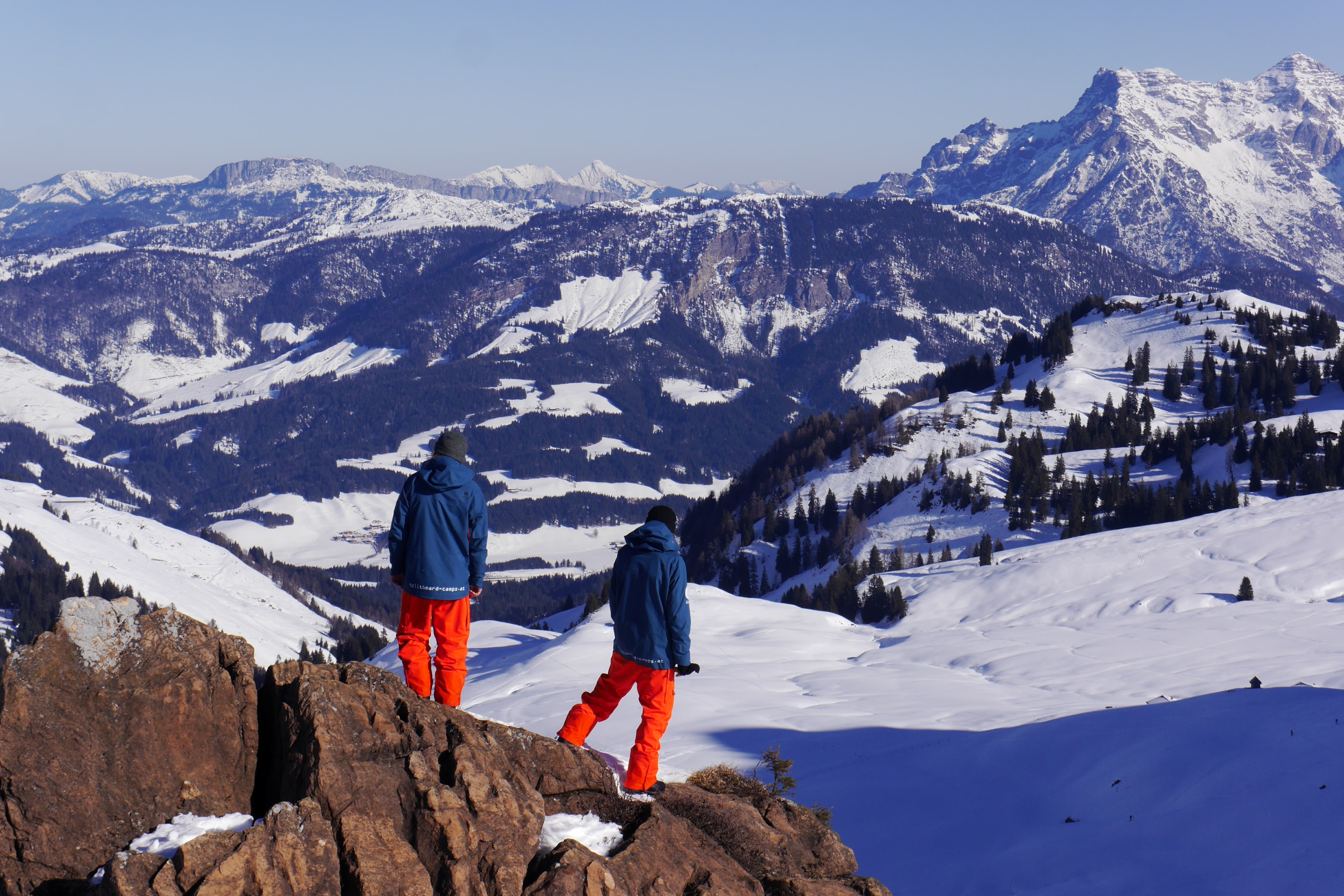 Die Guides halten Ausschau nach dem besten Powder. Foto: Matthias Hurmer