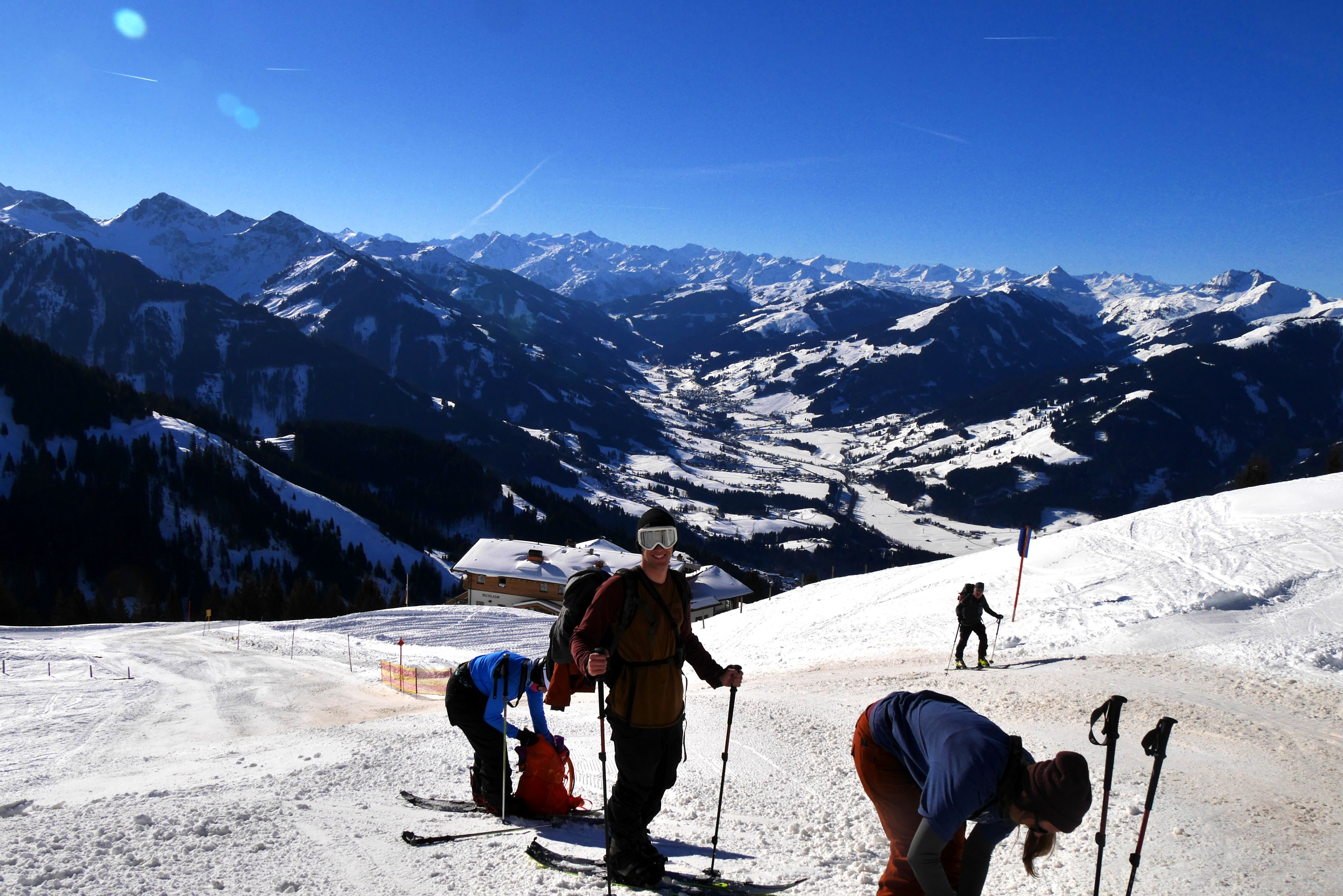 Schnell noch die Kleidung anpassen. Foto: Markus Moser