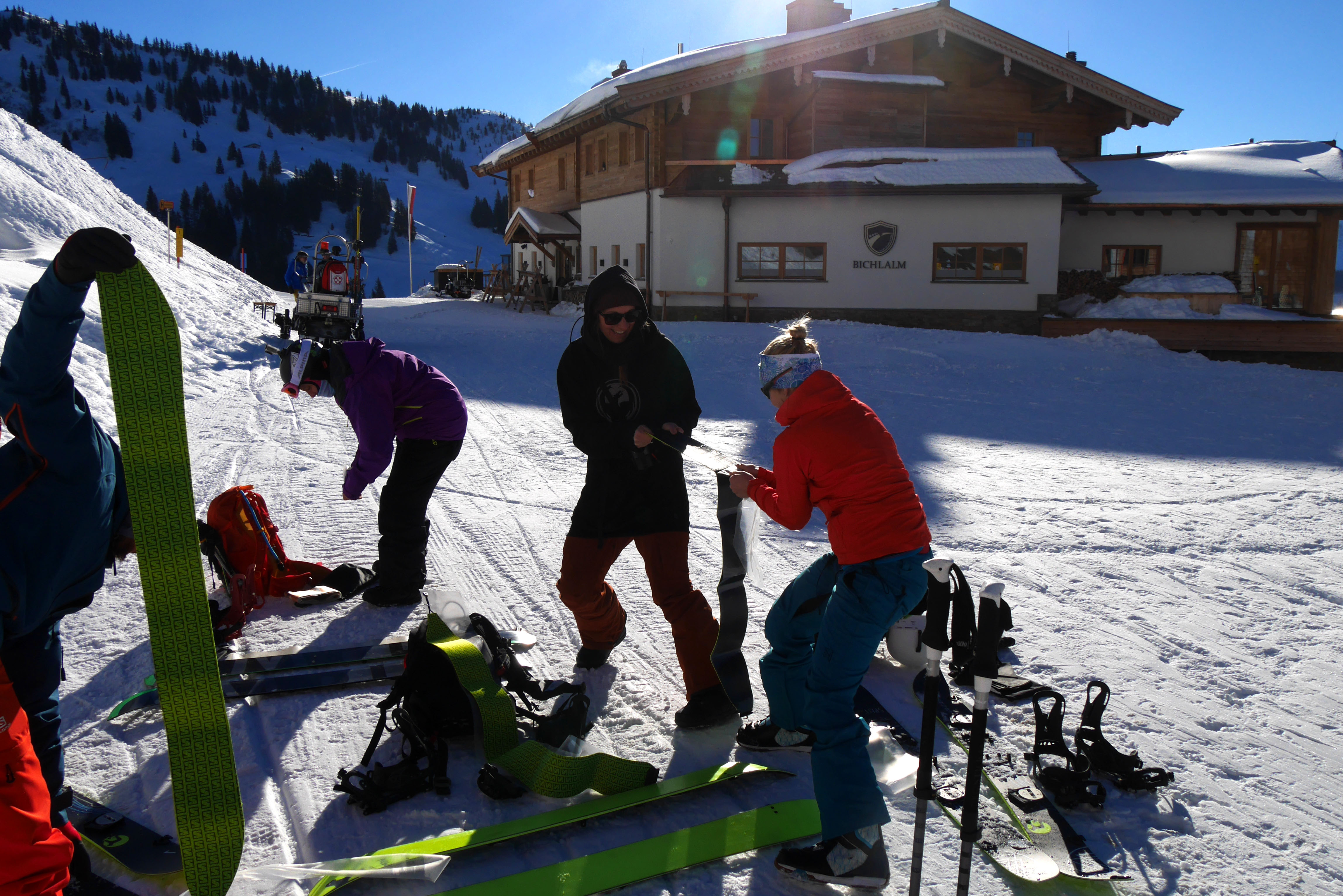 Felle anlegen an der Bichlalm. Foto: Markus Moser