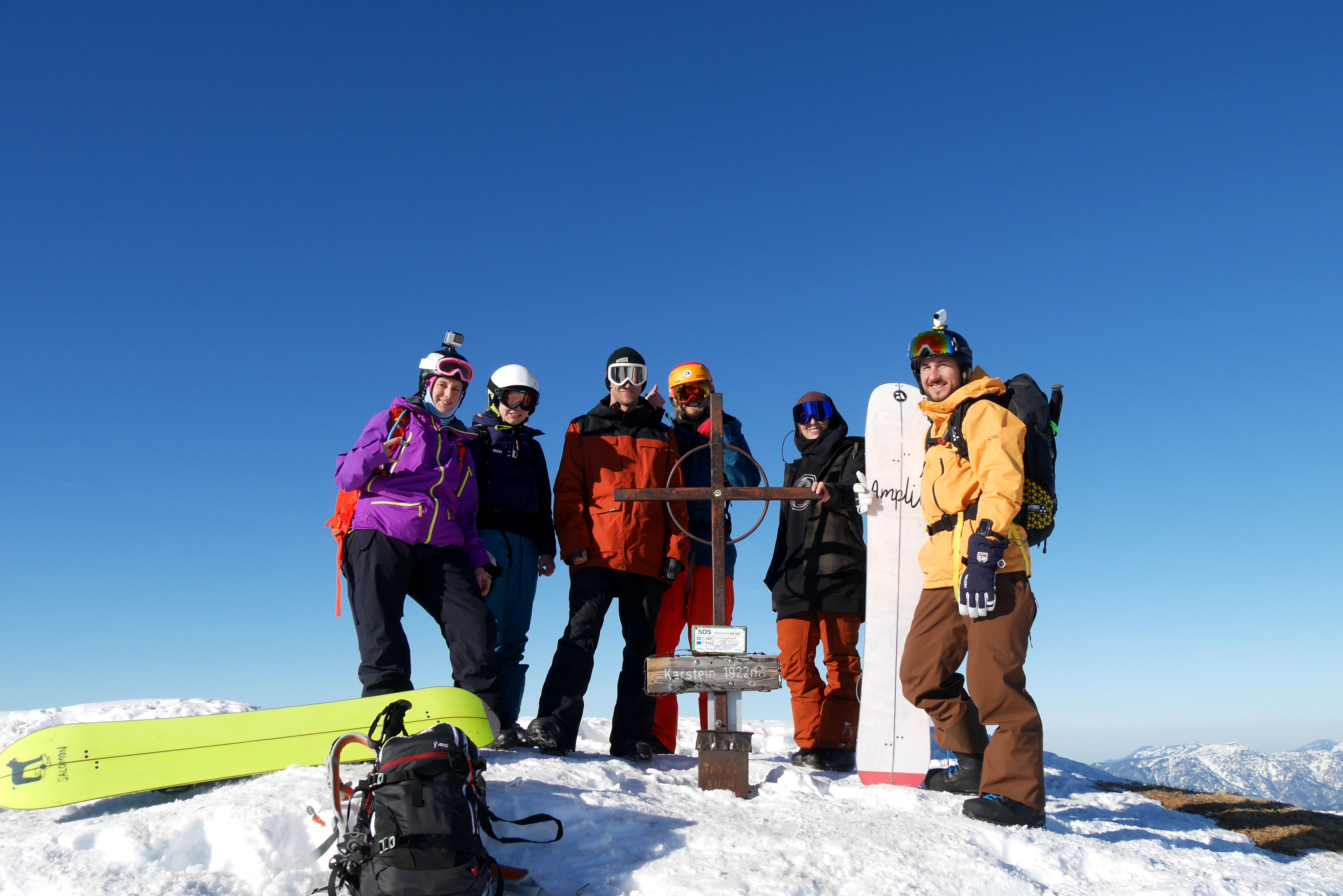 Ziel Karstein erreicht. Glückliche Gesicher überall. Foto: Markus Moser