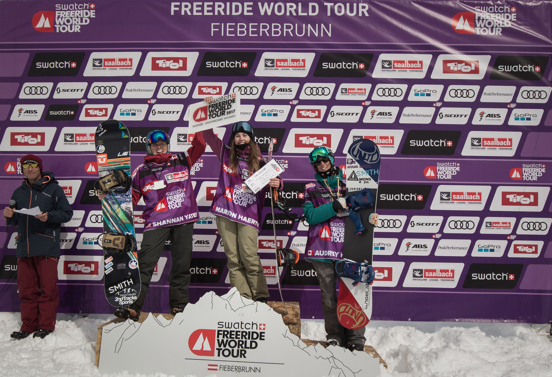 Podium der Frauen: 1. Marion Haerty (FRA) 2. Shannan Yates (USA) 3. Audrey Hebert (CAN) Foto: Mia Knoll