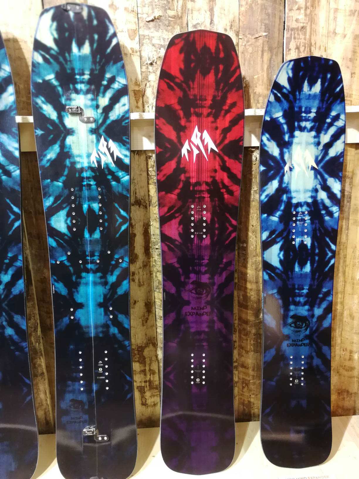 Jones Snowboards 18/19 (von links nach rechts): Mind Expander Split, Women's Mind Expander, Mini Mind Expander