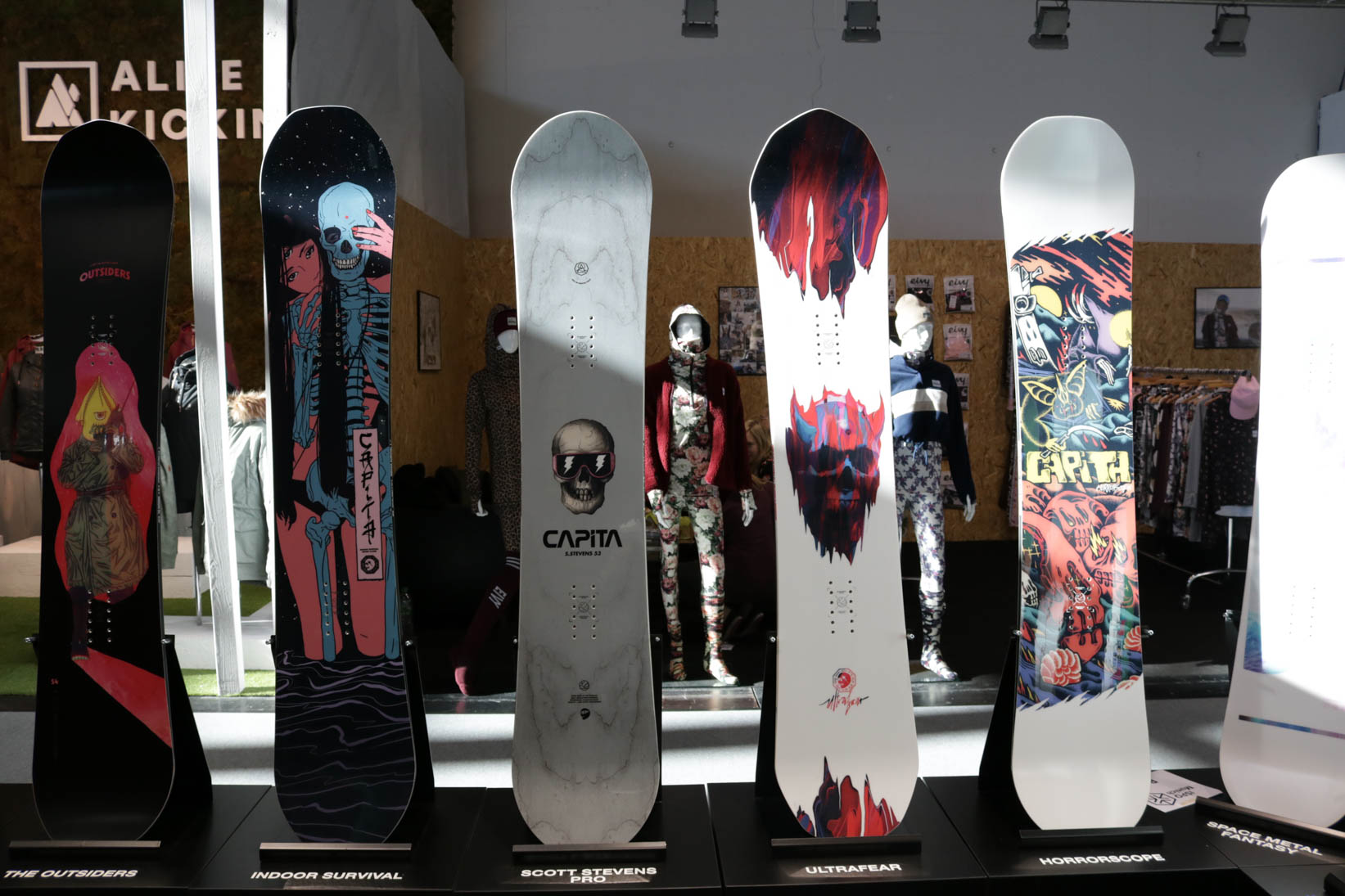 Capita (links nach rechts): The Outsiders 18/19, Indoor Survival 18/19, Scott Stevens Pro 18/19, Ultrafear 18/19, Horrorscope 18/19