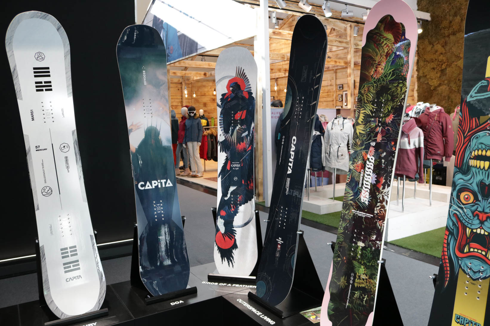 Capita Snowboards 18/19 (links nach rechts): Mercury, DOA, Birds of a Feather, Outerspace Living, Paradise Causes