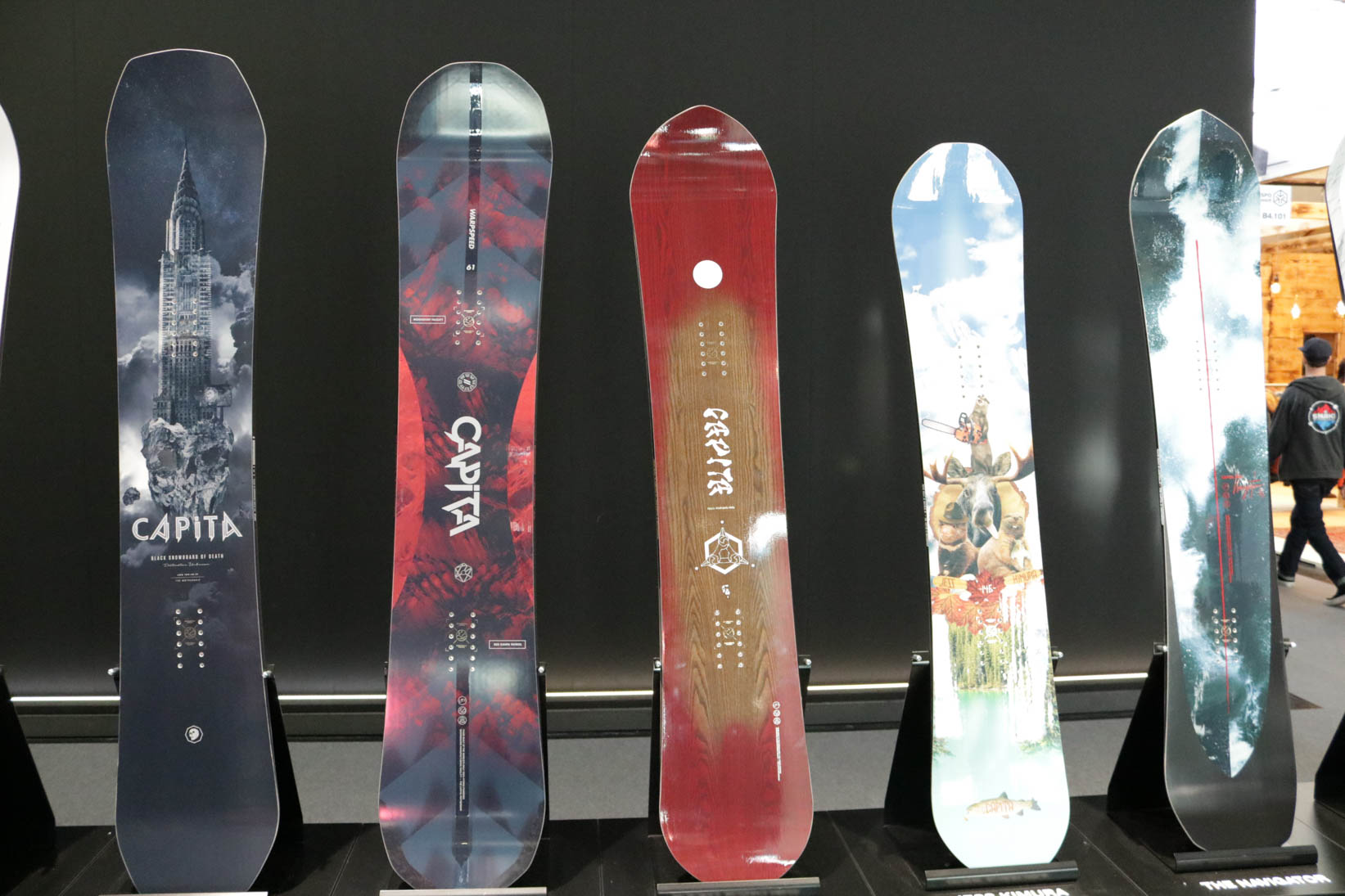 Capita (links nach rechts): Black Snowboard of Death 18/19, Warpspeed, Kazu Kobubo Pro, Jess Kimura Pro, The Navigator