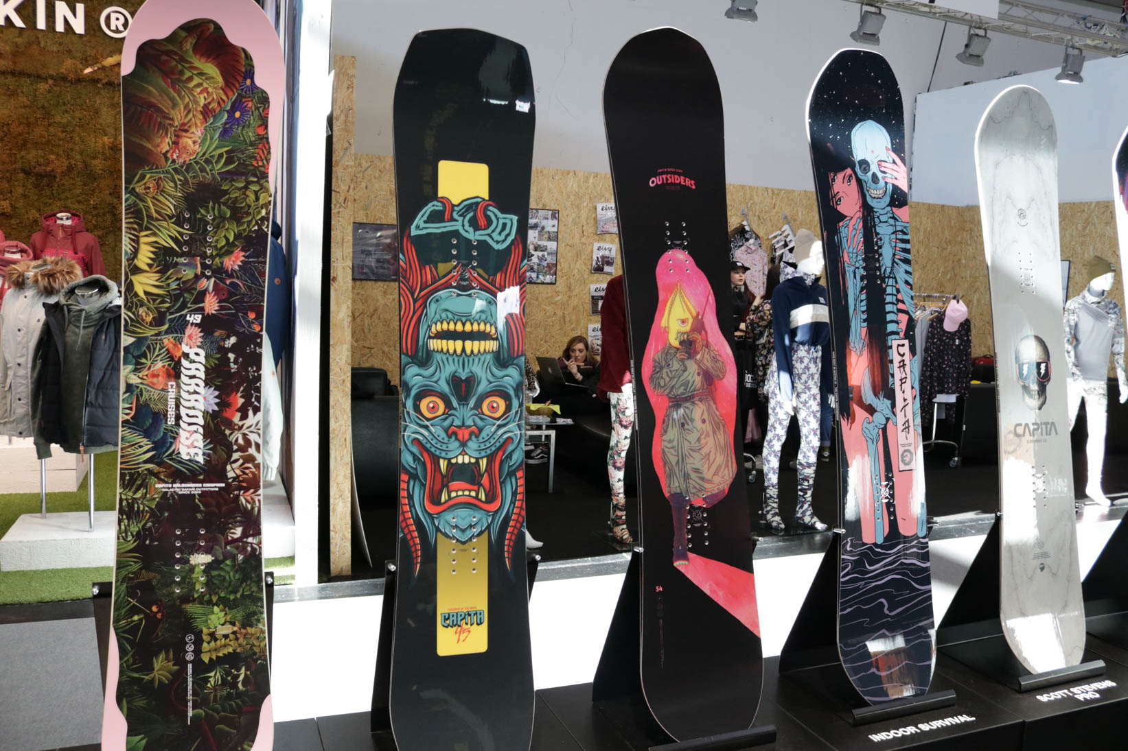 Capita (links nach rechts): Paradise Cruises, Children of the Gnar, The Outsiders, Indoor Suvival, Scott Stevens Pro