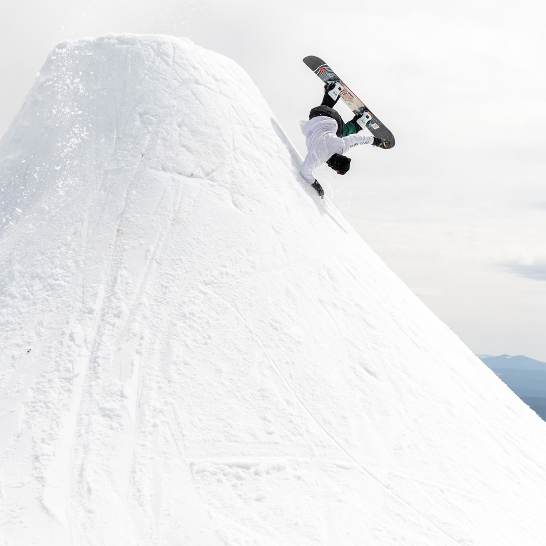 Bent metal actionshot