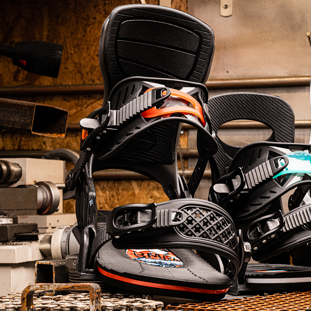 Bent metal dual ankle straps